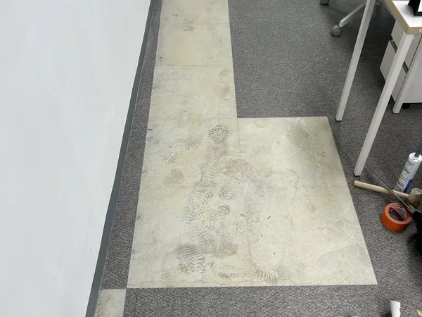 카펫타일 교체 현장 사진