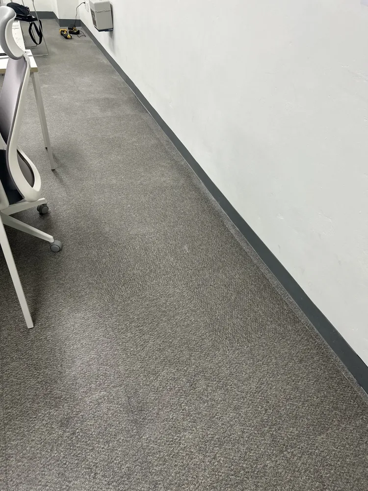 데코타일시공 사무실 복도 시공 전 상태 4